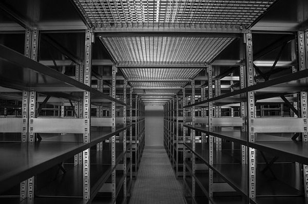 Quelles sont les normes de sécurité à respecter pour une mezzanine industrielle ?