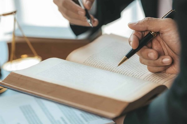 Quelle est l’utilité d’une formation en droit des contrats ?