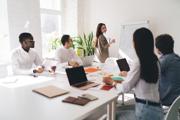 Conférencier entreprise : boostez l'innovation et la cohésion